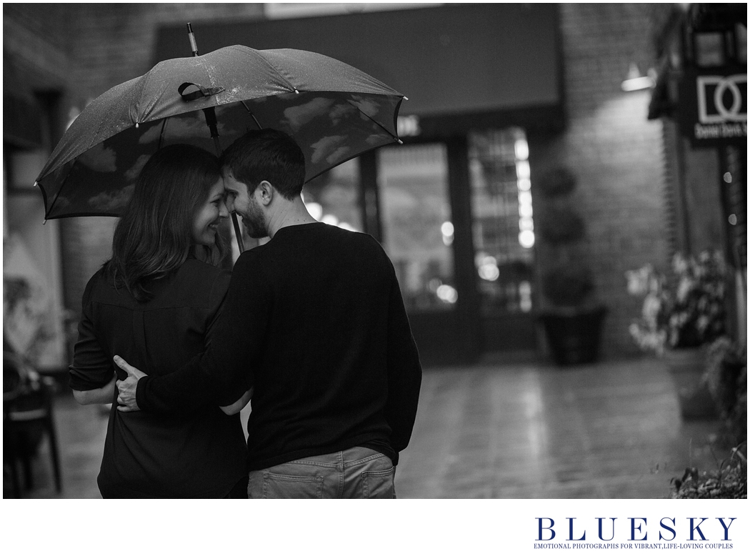 engagement session pics in the rain with unmbrella
