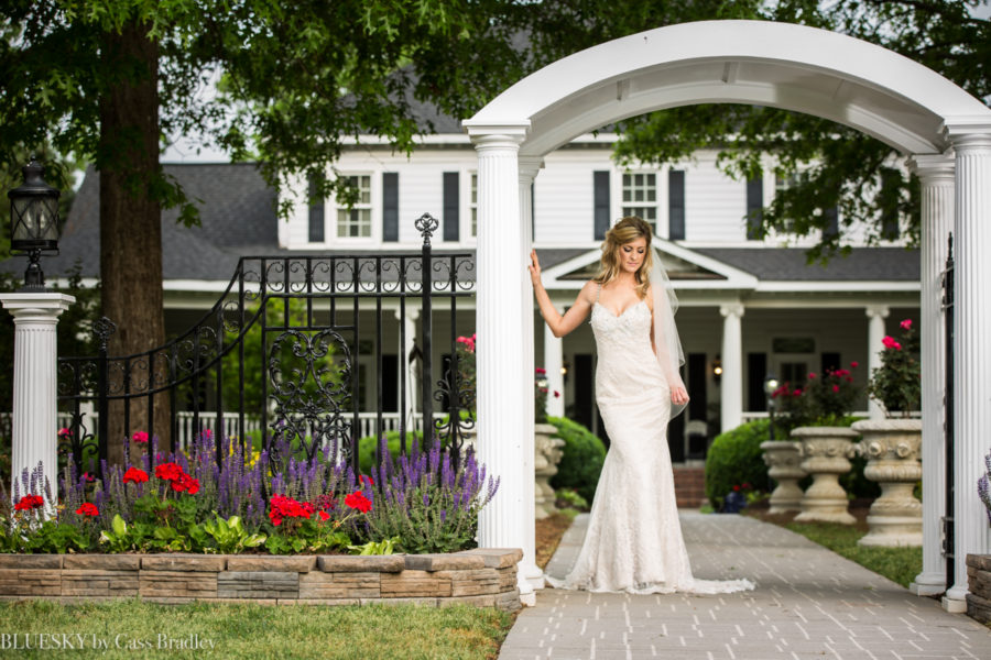 bridal protrai in front of arch at saratoga springs